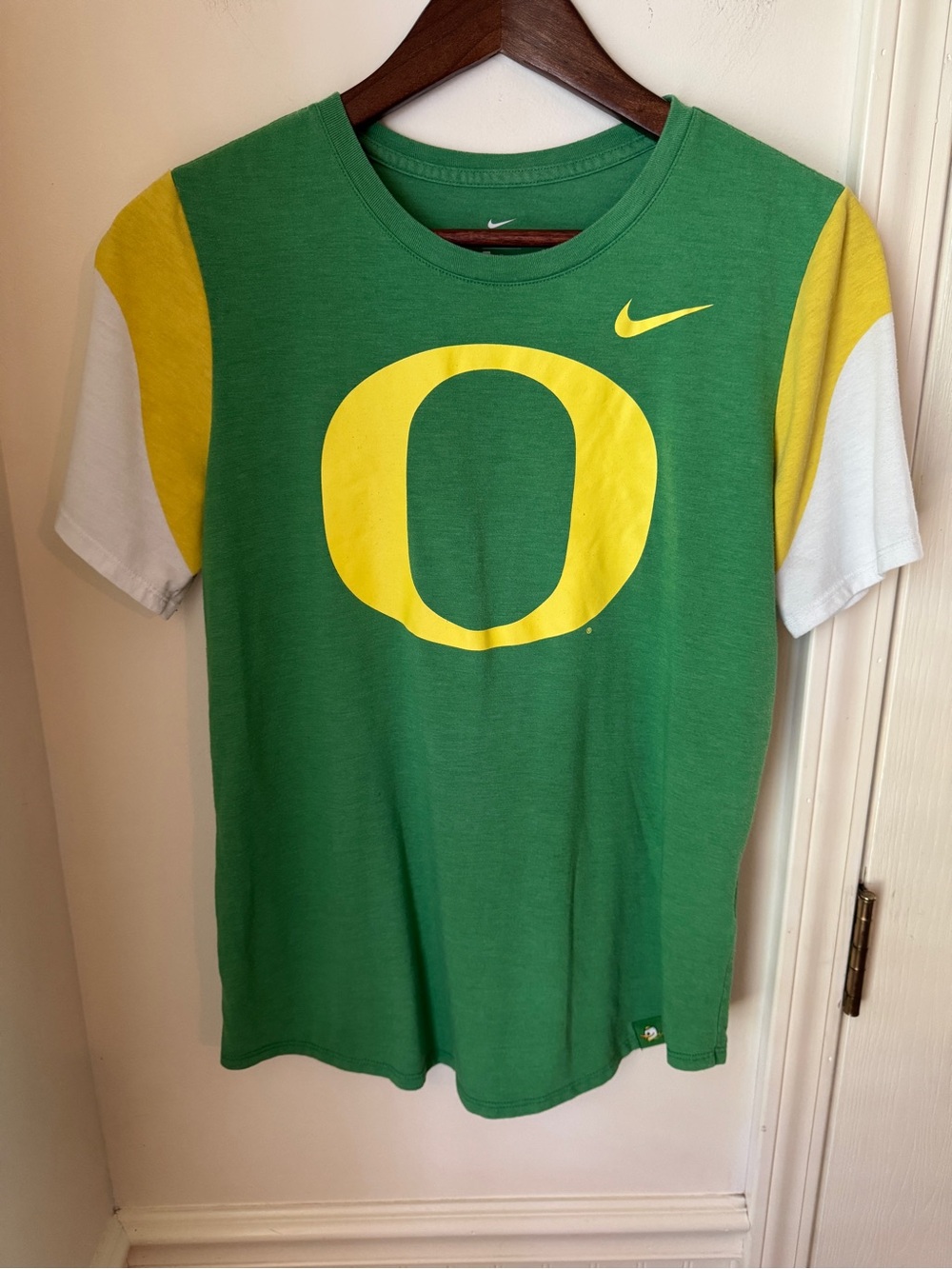 Nike Oregon Ducks Green & Yellow Graphic Tee Size Medium